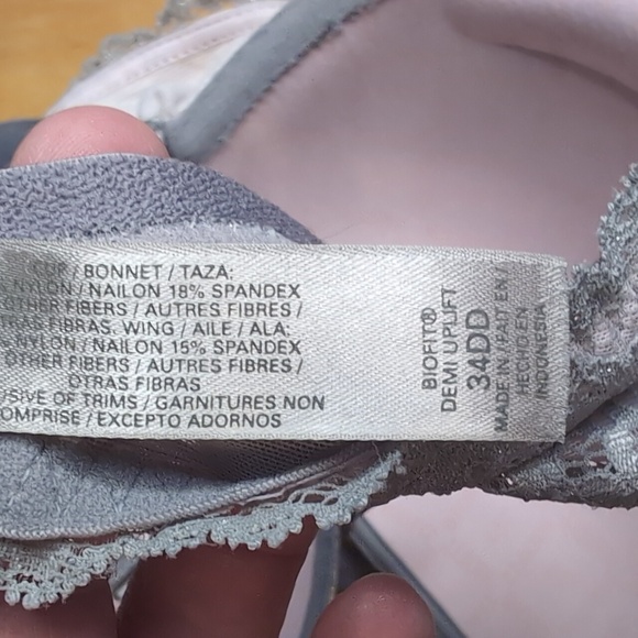 Like New Victoria's Secret Sparkly Silver/Pink Lace Biofit Demi Uplift Bra. - Picture 5 of 6